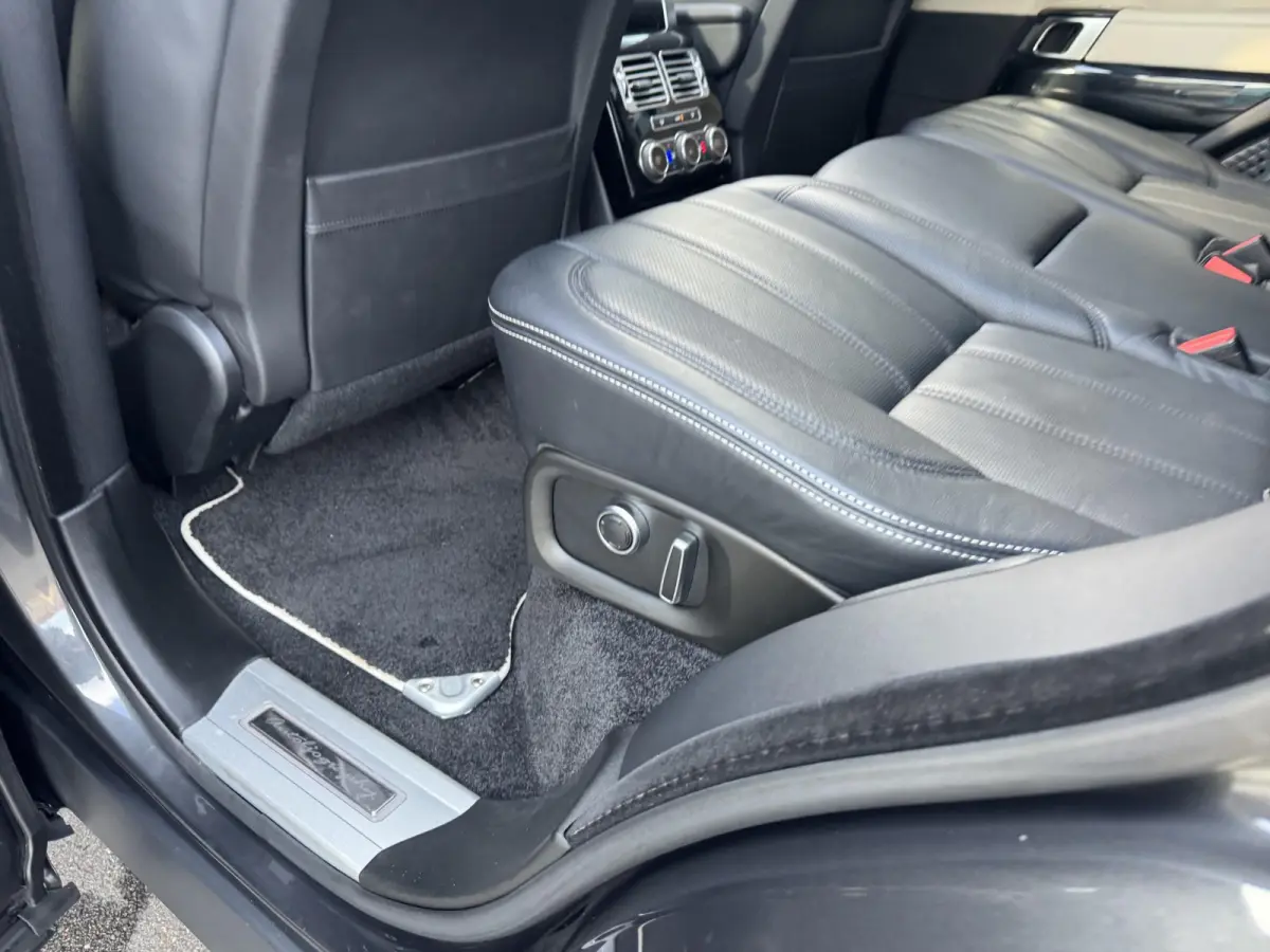 4.4 SDV8 Autobiography | Panoramadak | Trekhaak wegkl. | Massage stoelen | 1e eigenaar | Dealer onderhouden | NL |
