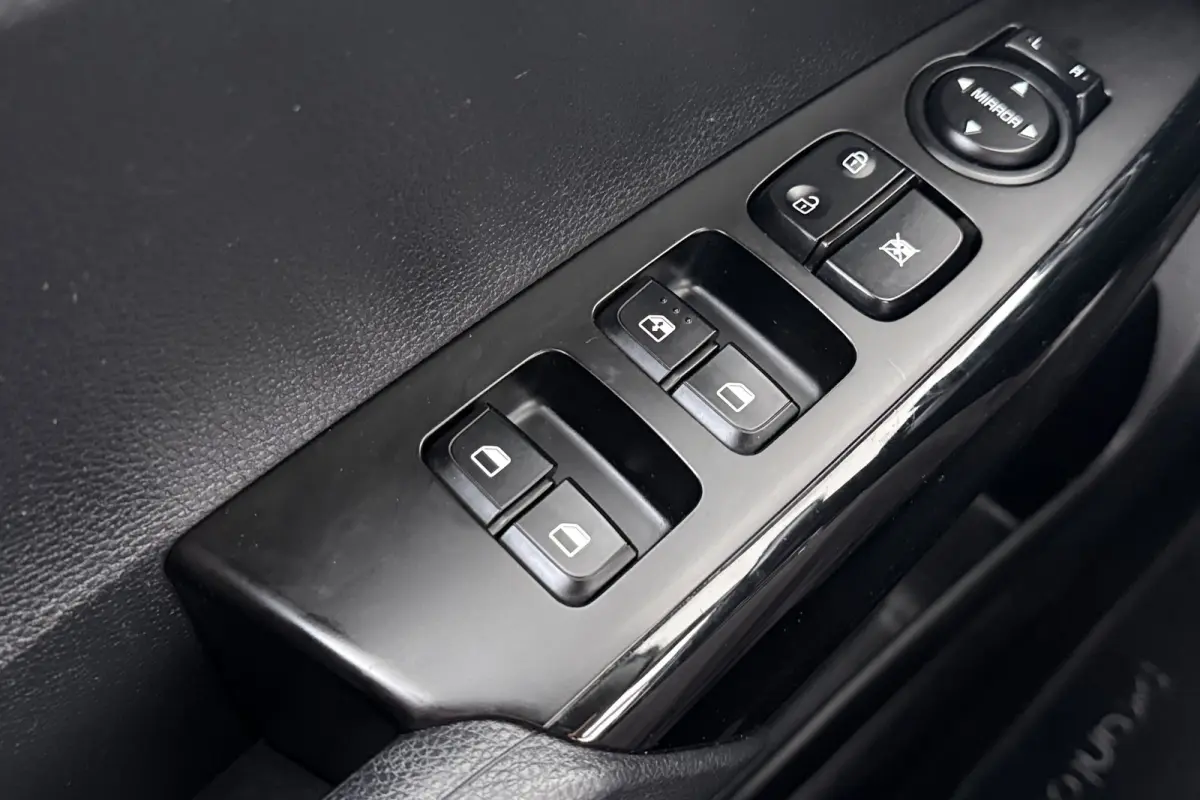 1.0 CVVT DynamicLine Camera Carplay Cruise 14'LMV Navi