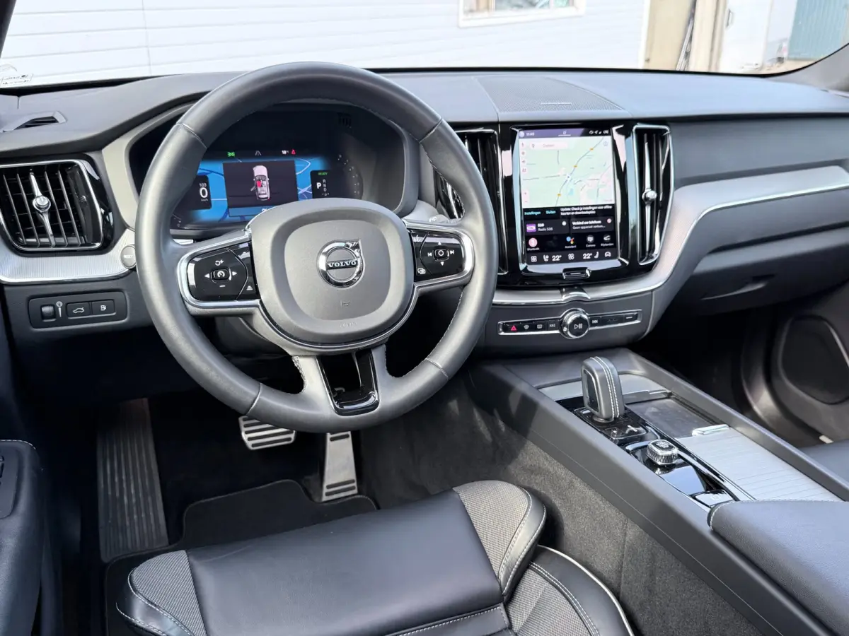 2.0 T6 Recharge AWD R-Design|PANO|T.HAAK|H&K|CAMERA|MEMORY|PILOT ASSIST|