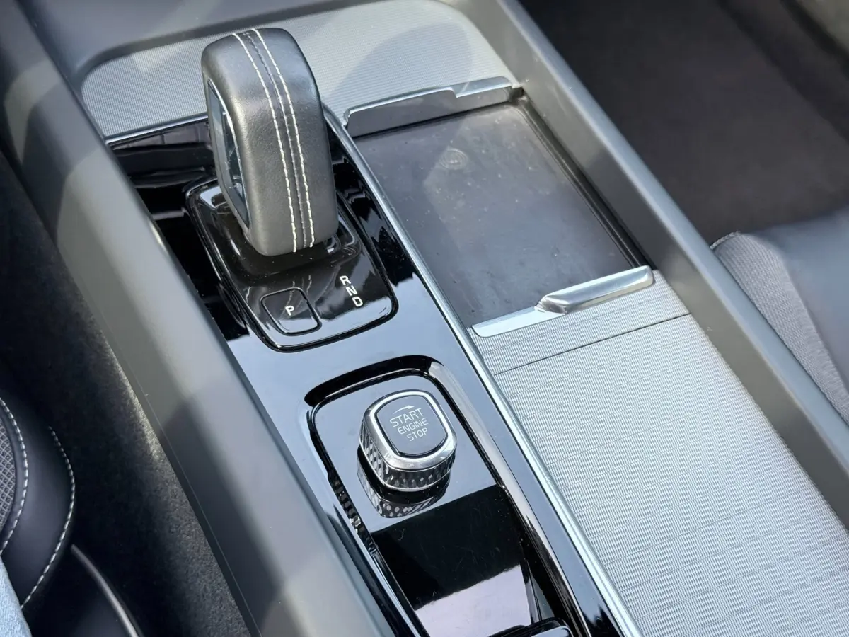 2.0 T6 Recharge AWD R-Design|PANO|T.HAAK|H&K|CAMERA|MEMORY|PILOT ASSIST|