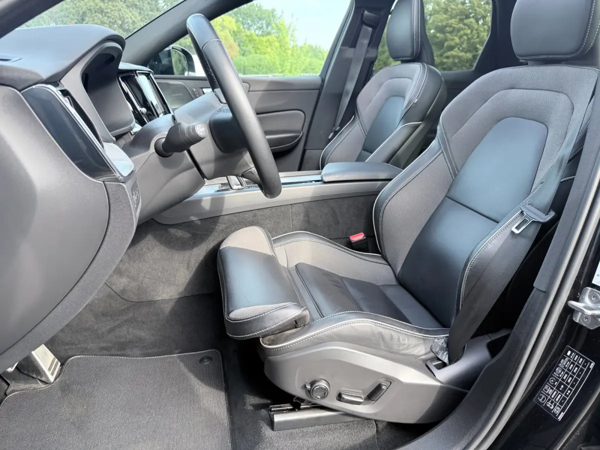 2.0 T6 Recharge AWD R-Design|PANO|T.HAAK|H&K|CAMERA|MEMORY|PILOT ASSIST|