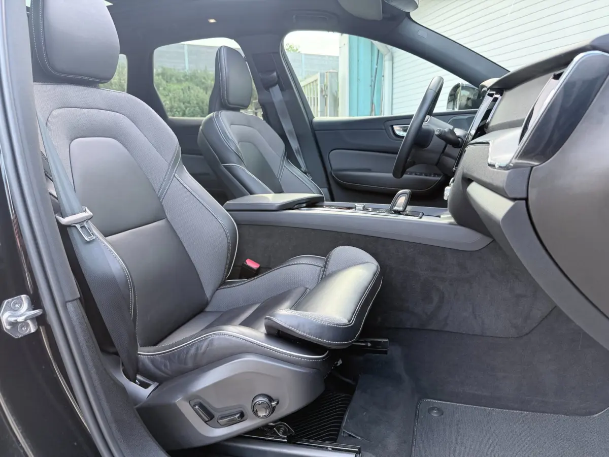 2.0 T6 Recharge AWD R-Design|PANO|T.HAAK|H&K|CAMERA|MEMORY|PILOT ASSIST|