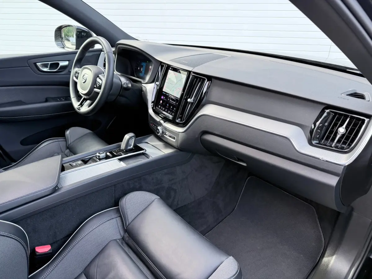 2.0 T6 Recharge AWD R-Design|PANO|T.HAAK|H&K|CAMERA|MEMORY|PILOT ASSIST|