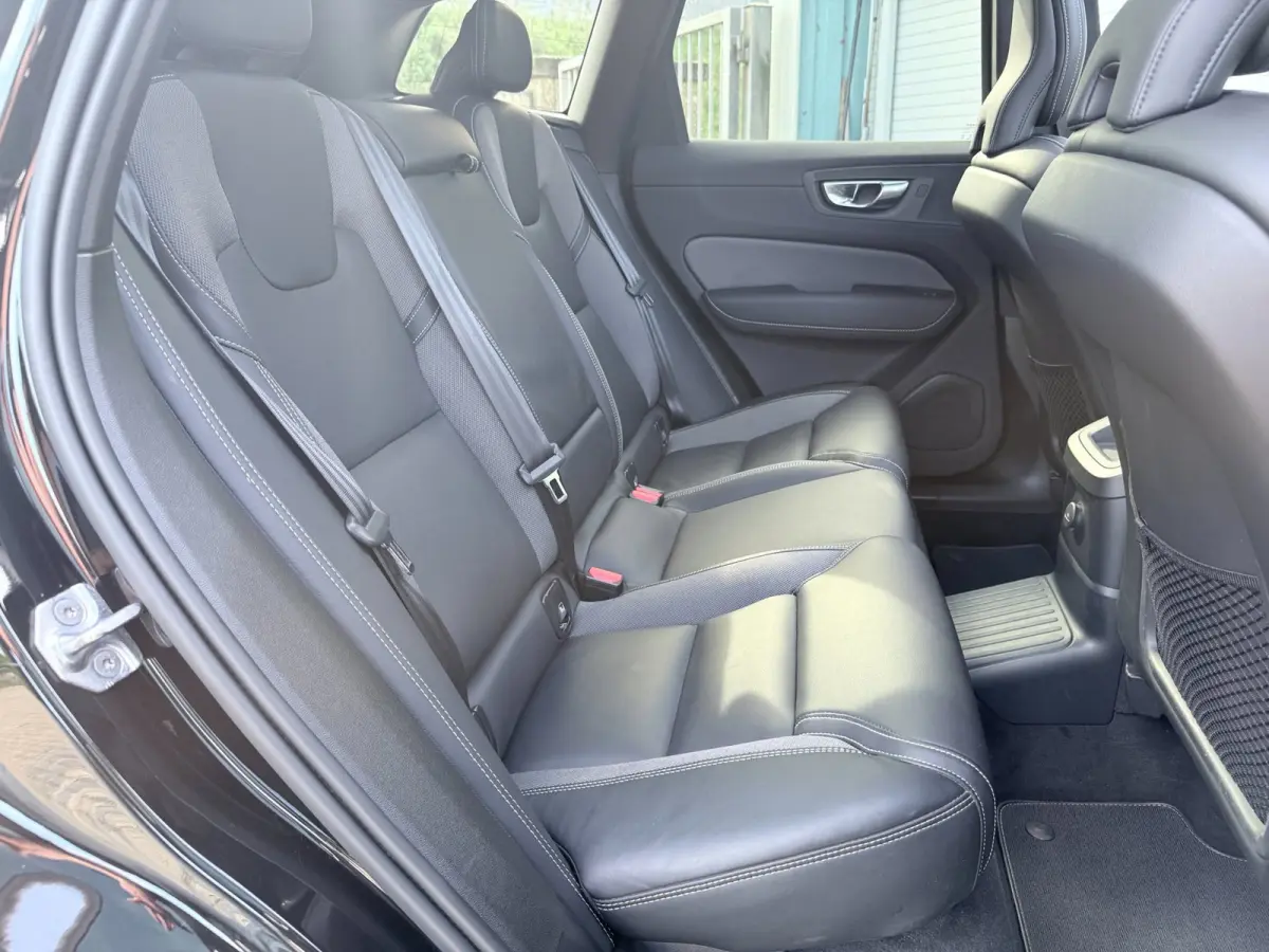 2.0 T6 Recharge AWD R-Design|PANO|T.HAAK|H&K|CAMERA|MEMORY|PILOT ASSIST|