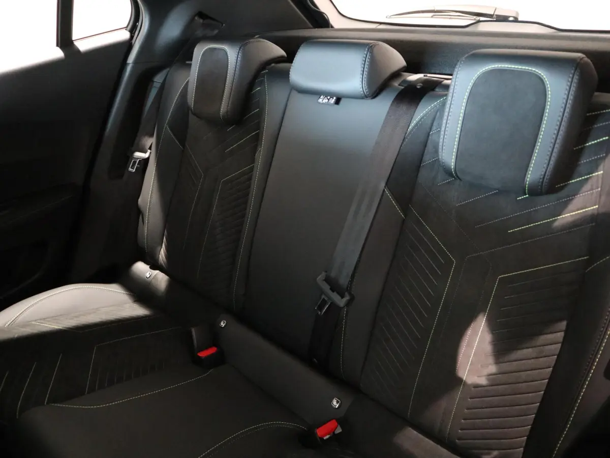 1.2 Hybrid 145 GT | Navigatie | Dodehoek detectie | 360* Camera | Alcantara | Keuze uit meerdere kleuren! | Bel voor actuele KM-Stand