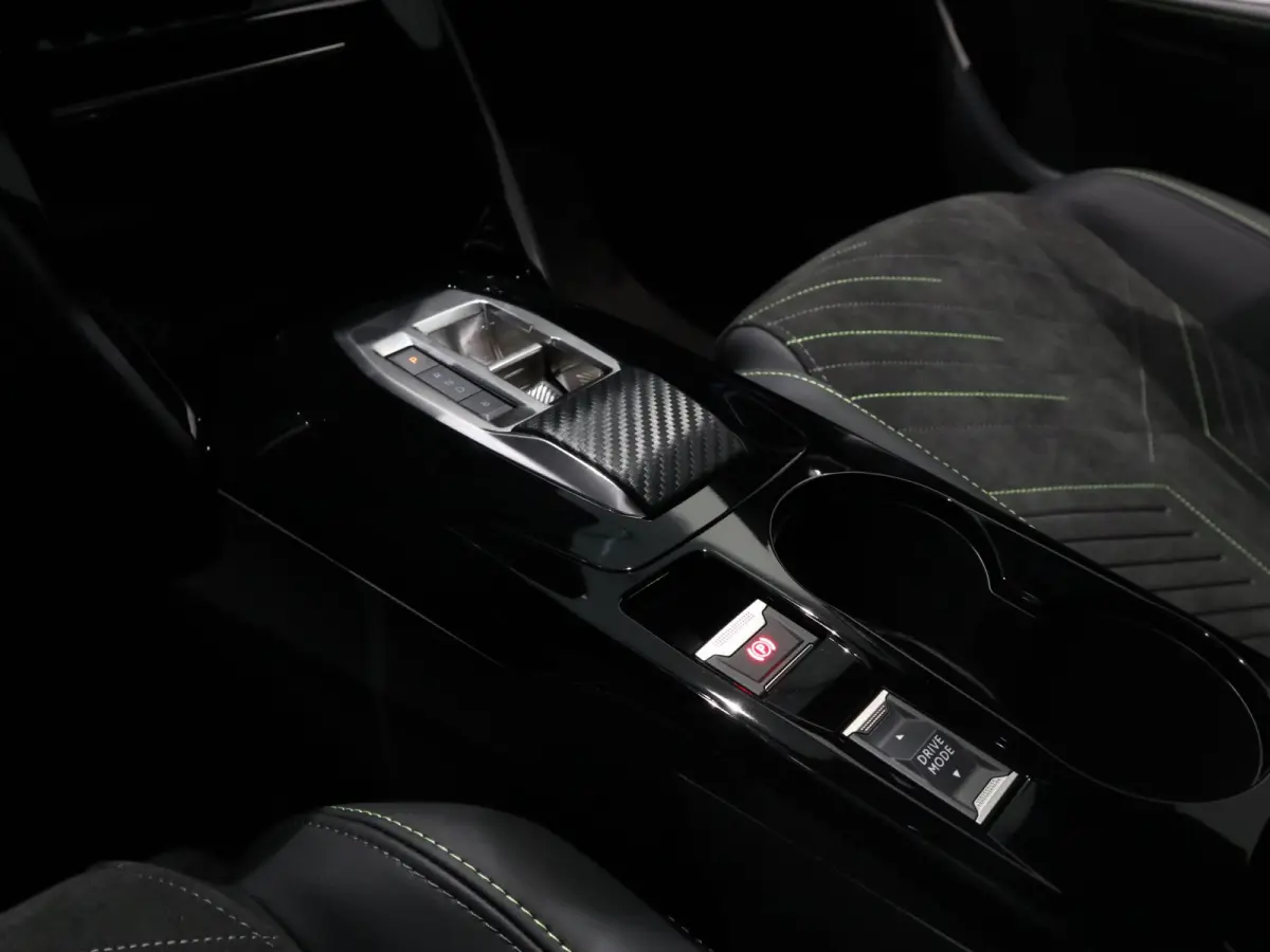 1.2 Hybrid 145 GT | Navigatie | Dodehoek detectie | 360* Camera | Alcantara | Keuze uit meerdere kleuren! | Bel voor actuele KM-Stand