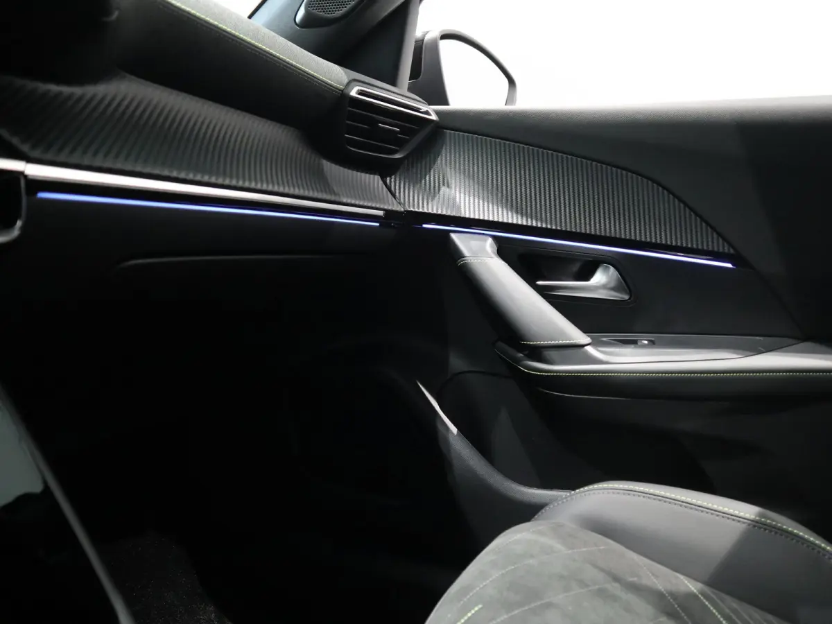 1.2 Hybrid 145 GT | Navigatie | Dodehoek detectie | 360* Camera | Alcantara | Keuze uit meerdere kleuren! | Bel voor actuele KM-Stand