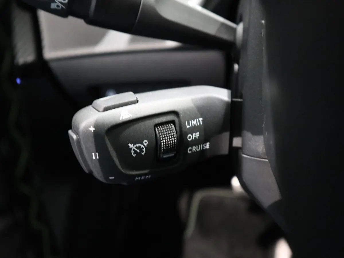 1.2 Hybrid 145 GT | Navigatie | Dodehoek detectie | 360* Camera | Alcantara | Keuze uit meerdere kleuren! | Bel voor actuele KM-Stand