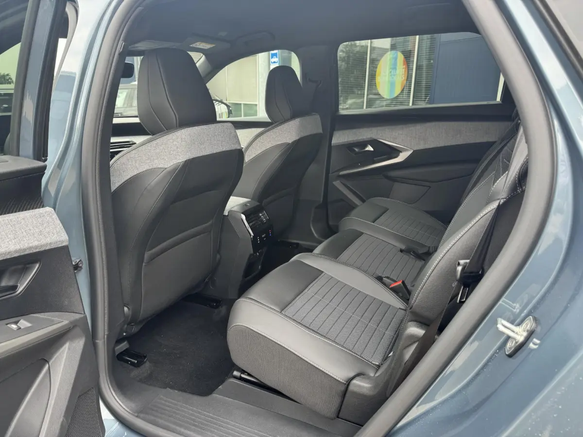 Hybrid 136 Allure l 360 Vision l Drive Assist l Panoramic Navigation l Bel voor de actuele KM-Stand