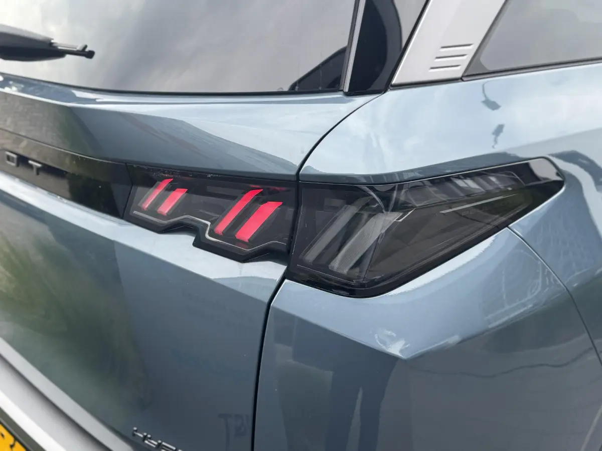 Hybrid 136 Allure l 360 Vision l Drive Assist l Panoramic Navigation l Bel voor de actuele KM-Stand
