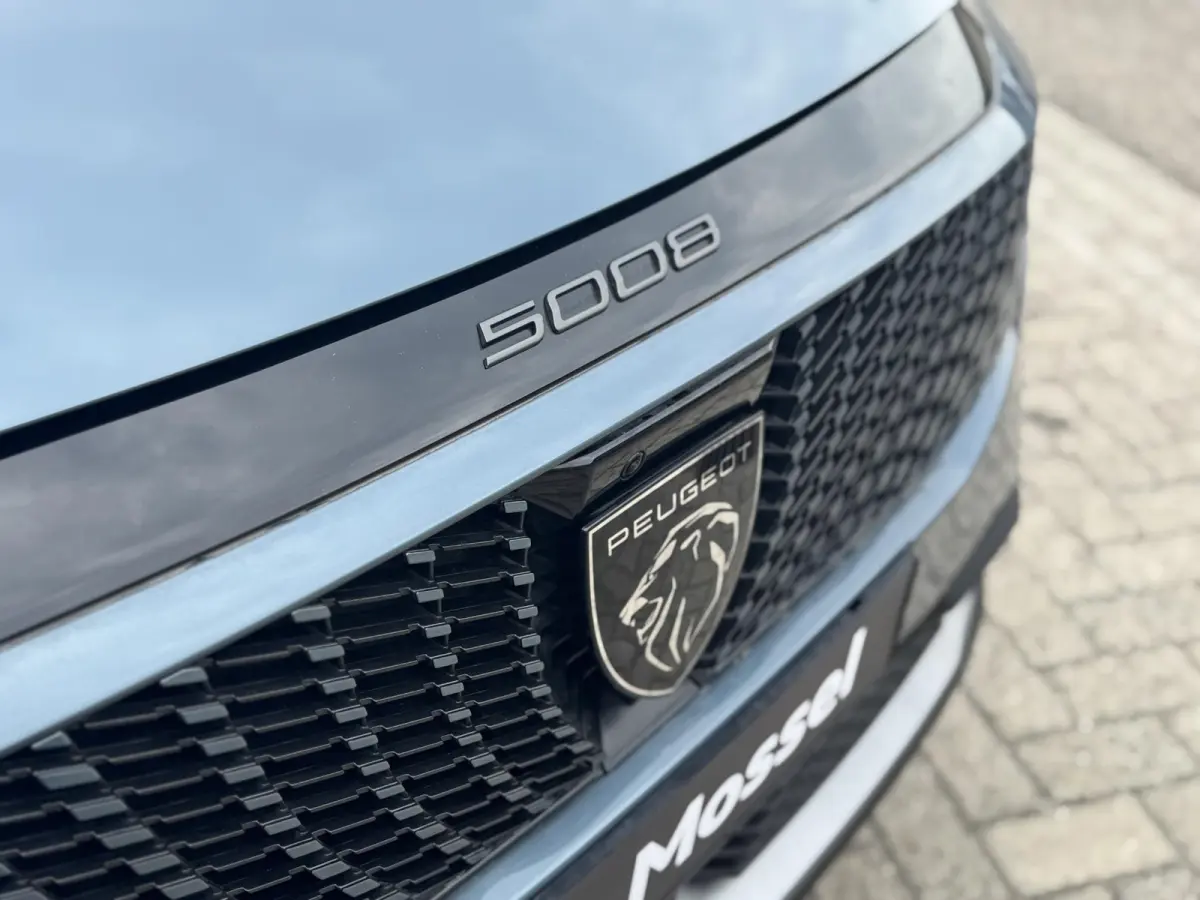 Hybrid 136 Allure l 360 Vision l Drive Assist l Panoramic Navigation l Bel voor de actuele KM-Stand