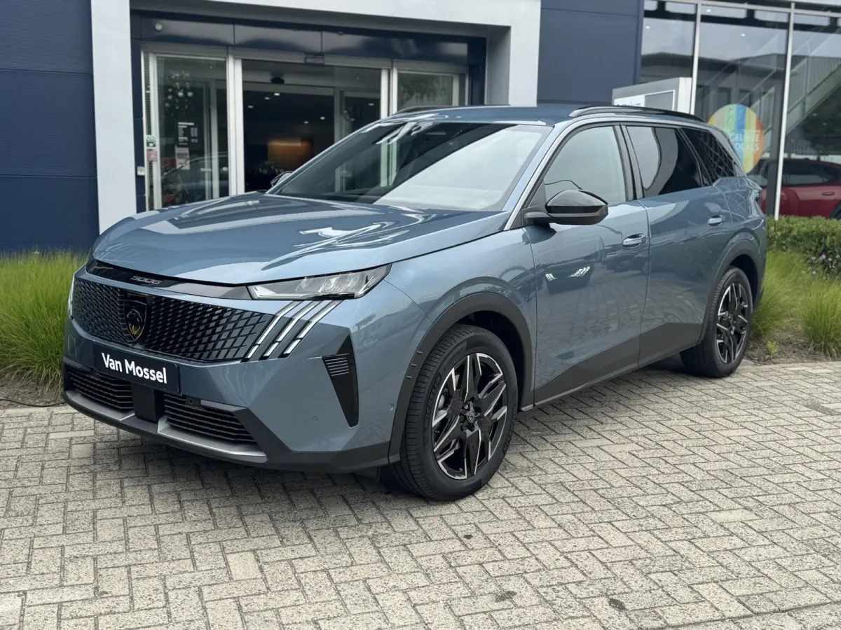 Hybrid 136 Allure l 360 Vision l Drive Assist l Panoramic Navigation l Bel voor de actuele KM-Stand