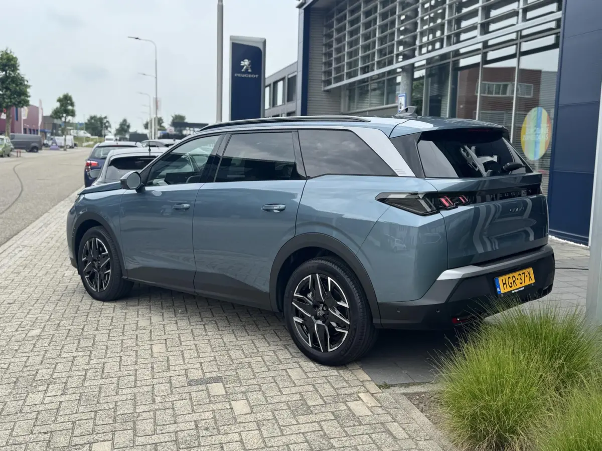 Hybrid 136 Allure l 360 Vision l Drive Assist l Panoramic Navigation l Bel voor de actuele KM-Stand