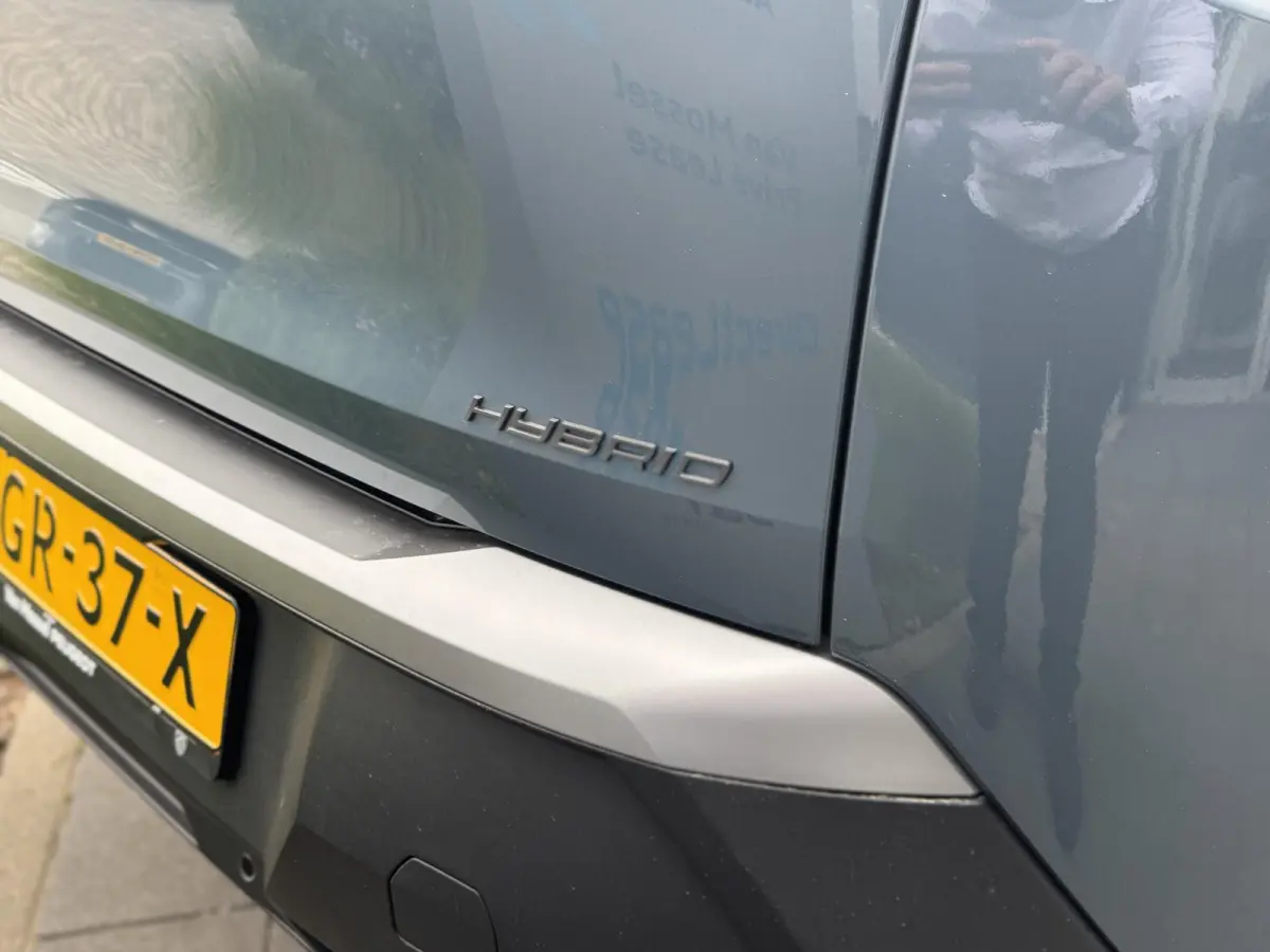 Hybrid 136 Allure l 360 Vision l Drive Assist l Panoramic Navigation l Bel voor de actuele KM-Stand