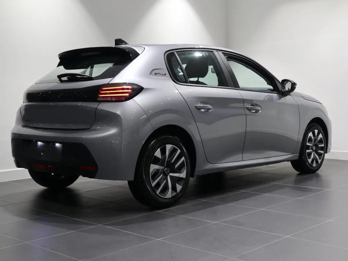 Style - NAVI - APPLE CARPLAY/ANDROID AUTO - PARKEERSENSOREN - BEL VOOR DE ACTUELE KM-STAND