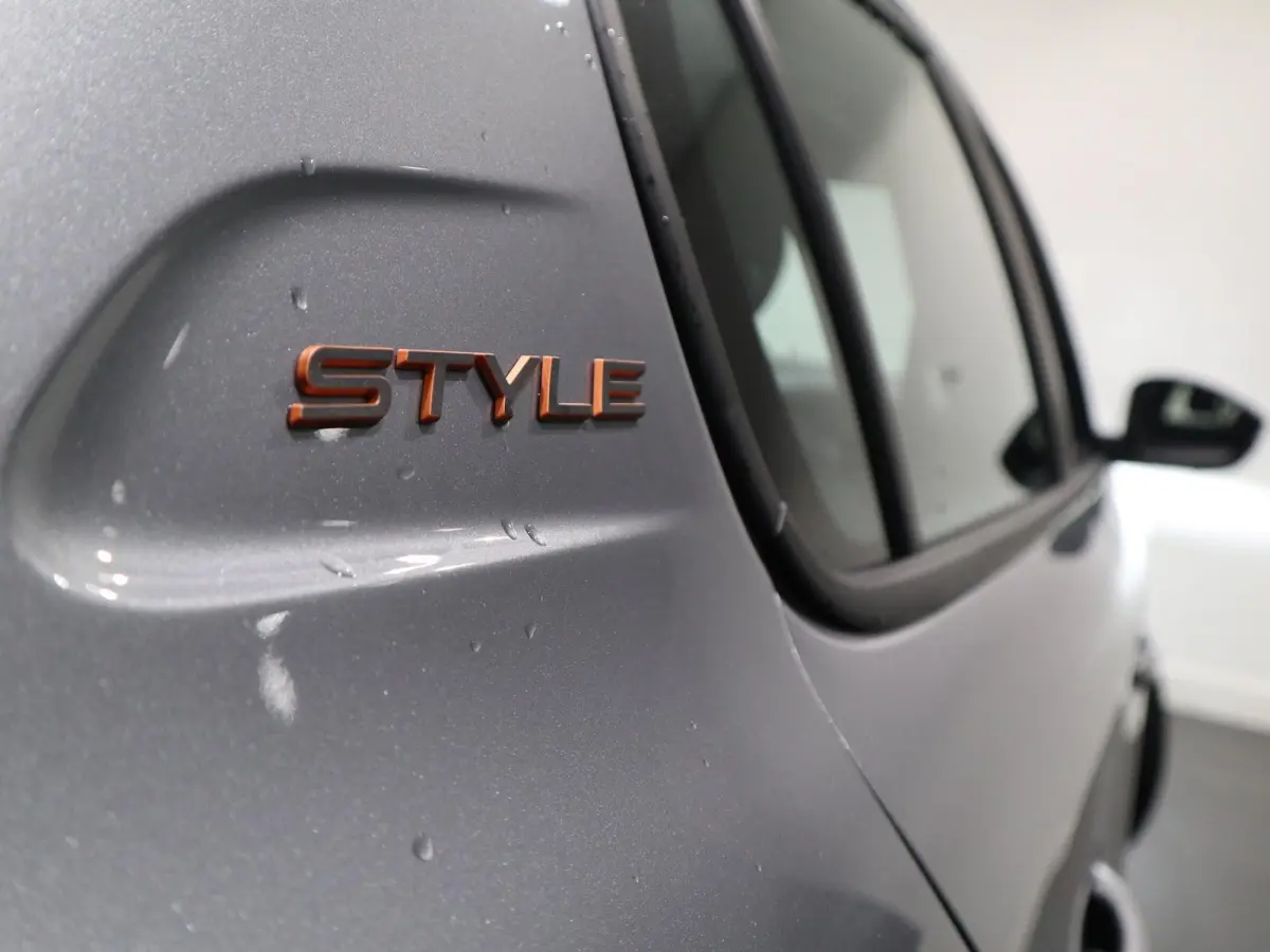 Style - NAVI - APPLE CARPLAY/ANDROID AUTO - PARKEERSENSOREN - BEL VOOR DE ACTUELE KM-STAND