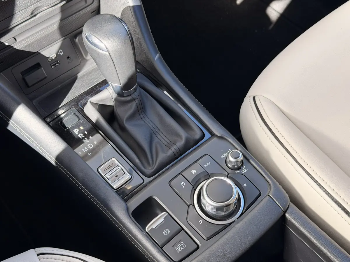 2.0 SkyActiv-G 121 Luxury Aut. Leder/alca CarPlay Keyless Cruise