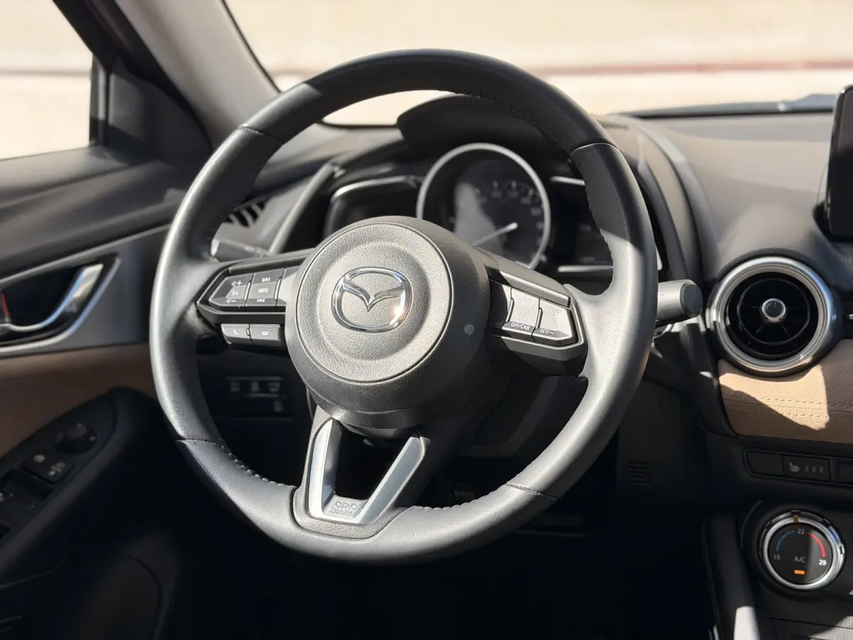 2.0 SkyActiv-G 121 Luxury Aut. Leder/alca CarPlay Keyless Cruise