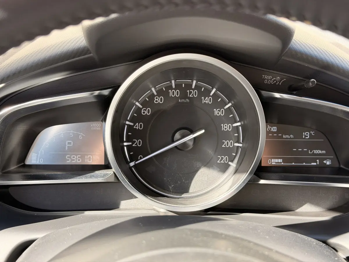 2.0 SkyActiv-G 121 Luxury Aut. Leder/alca CarPlay Keyless Cruise