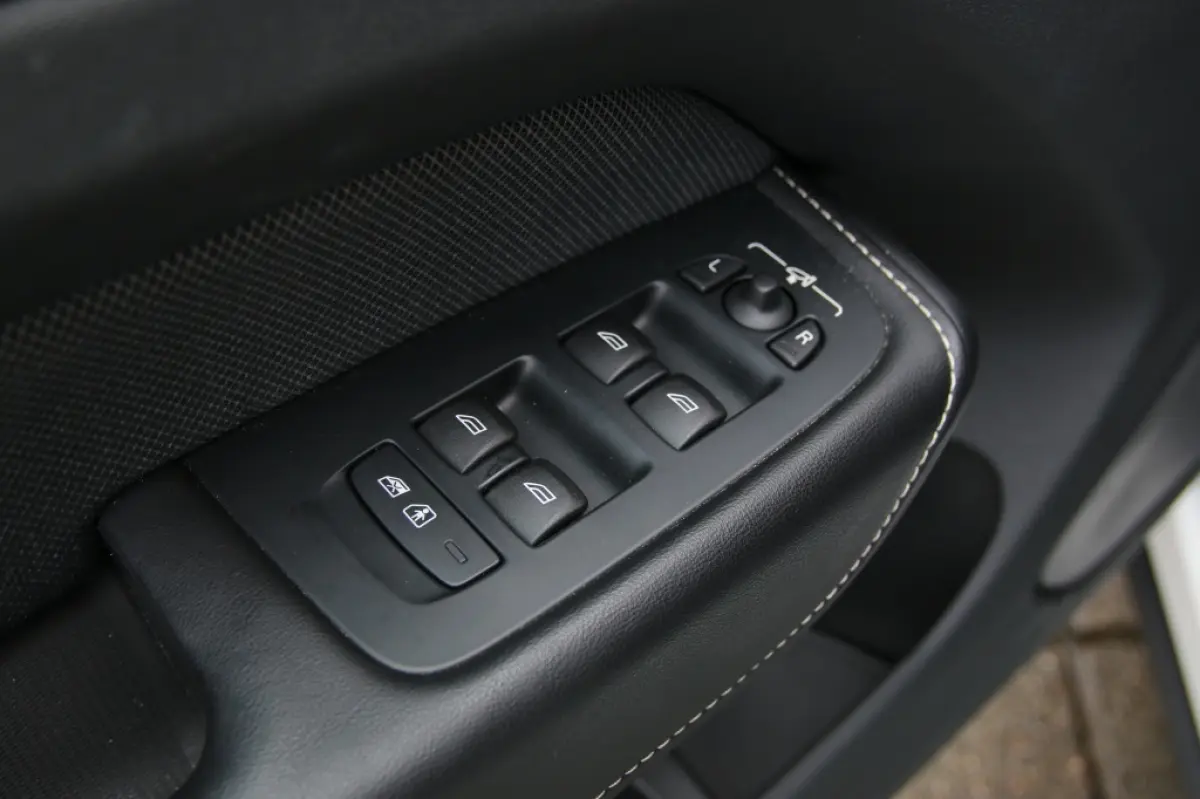 2.0 T6 AWD Ultimate Dark