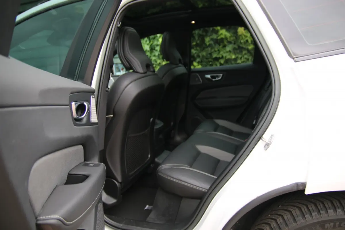 2.0 T6 AWD Ultimate Dark