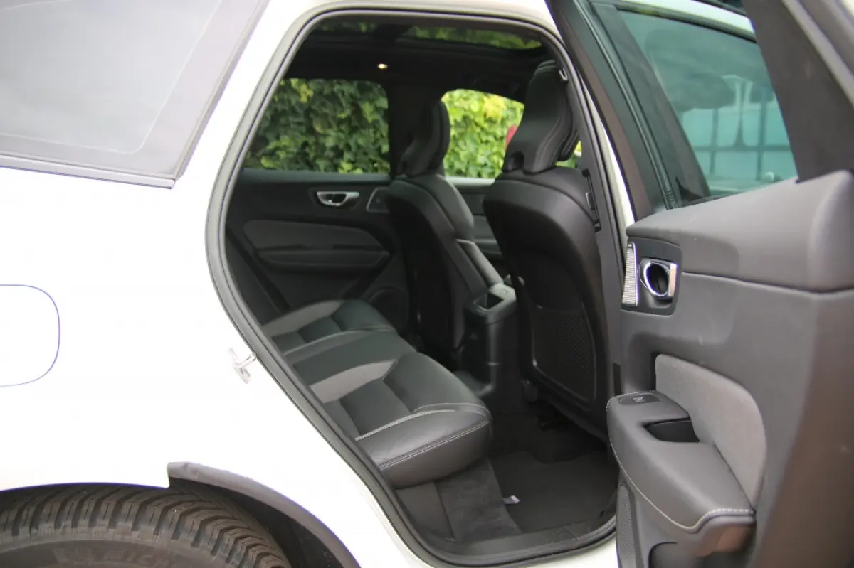 2.0 T6 AWD Ultimate Dark