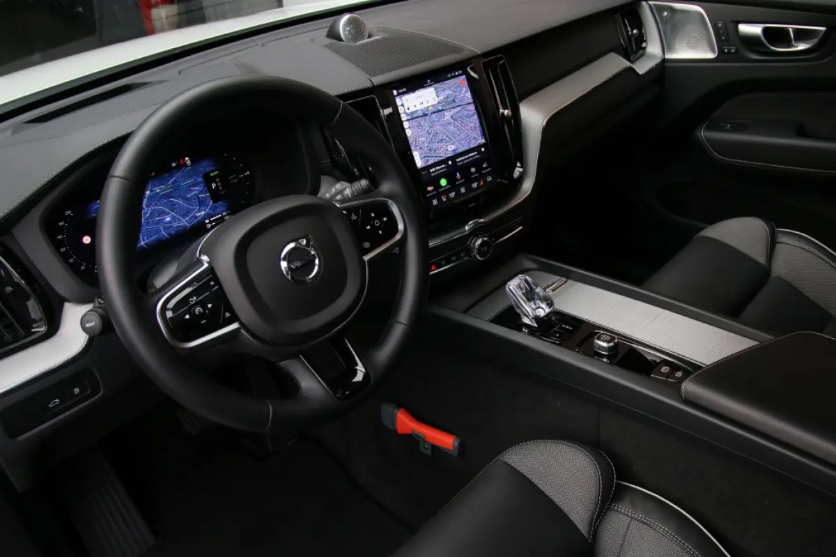 2.0 T6 AWD Ultimate Dark