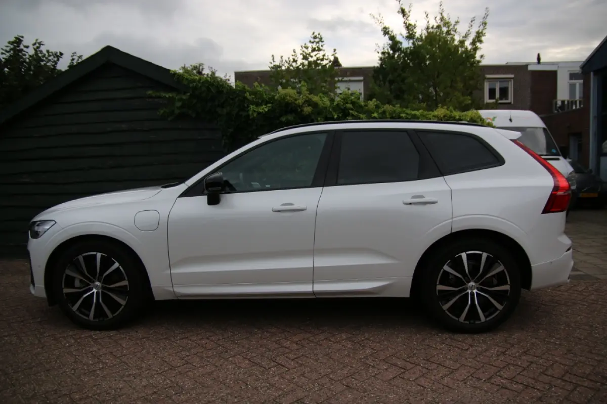 2.0 T6 AWD Ultimate Dark