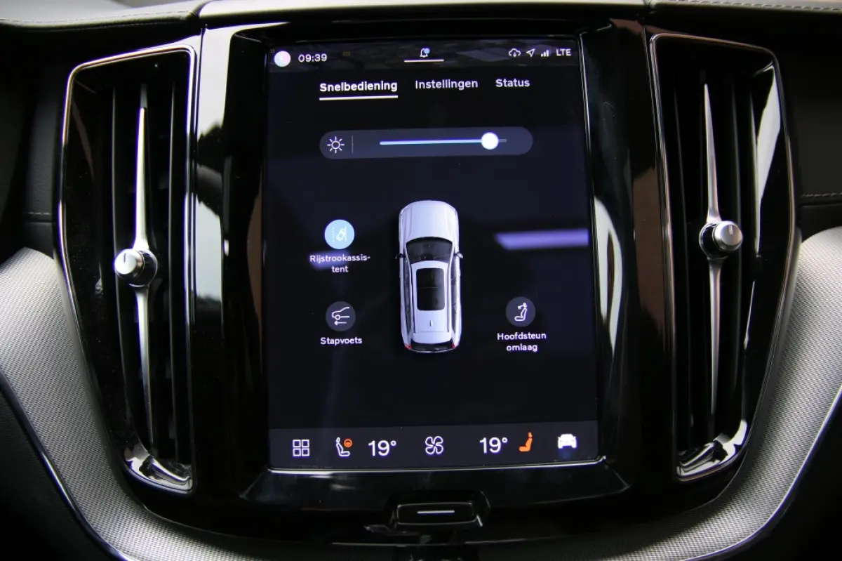 2.0 T6 AWD Ultimate Dark