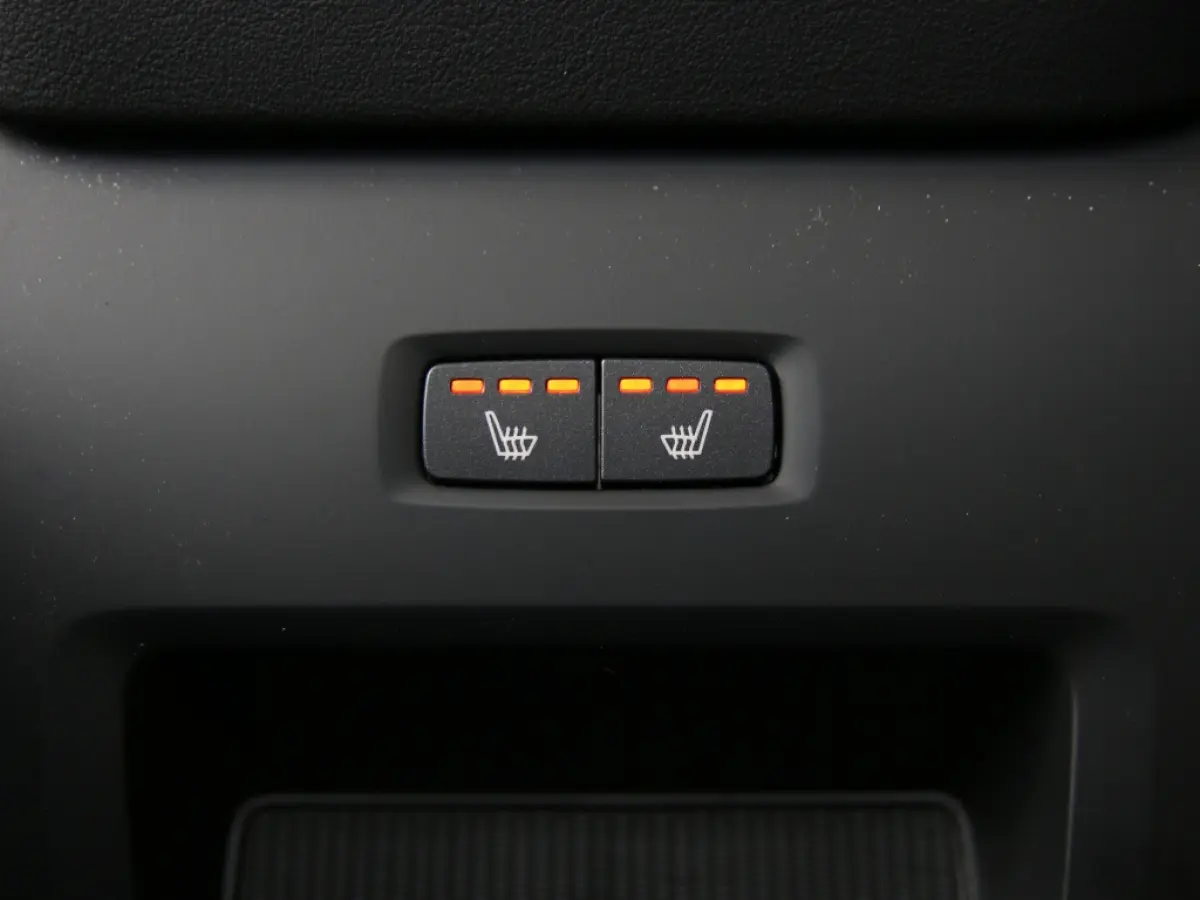 2.0 T6 AWD Ultimate Dark