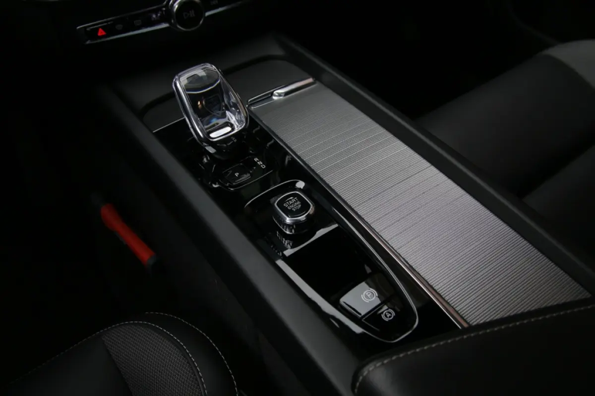 2.0 T6 AWD Ultimate Dark