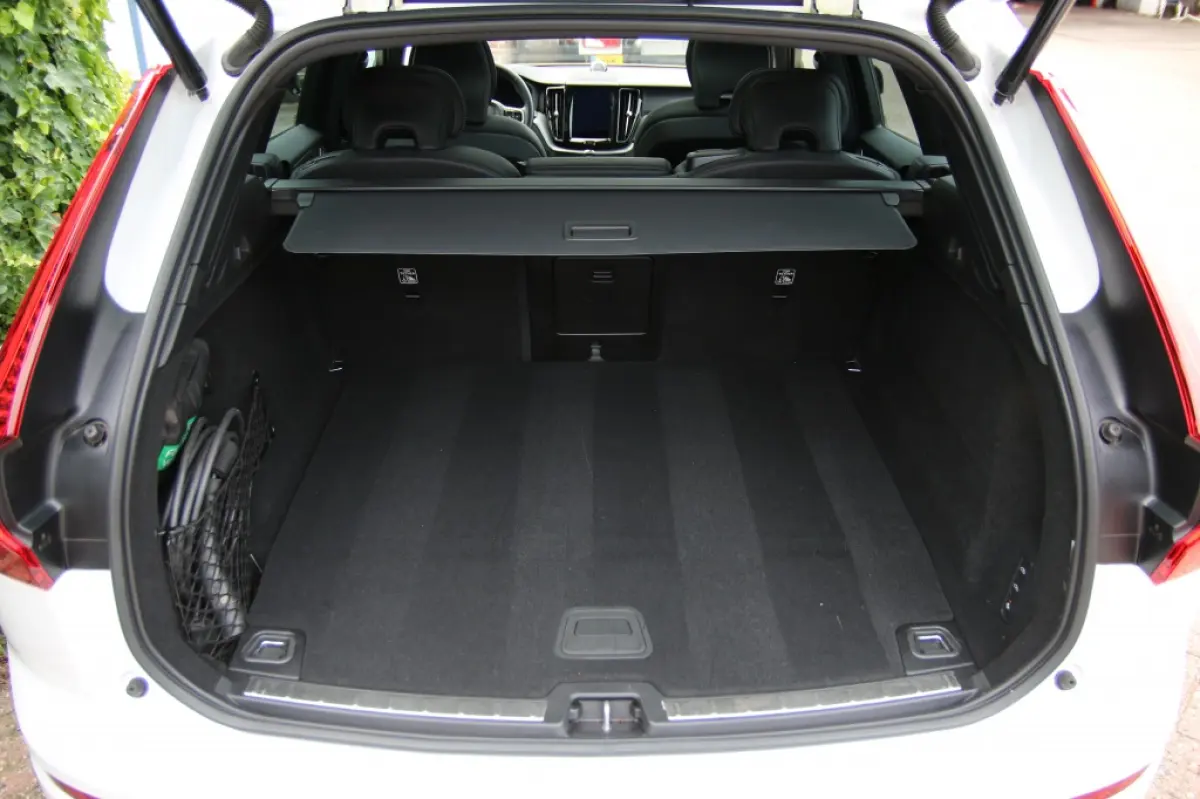 2.0 T6 AWD Ultimate Dark