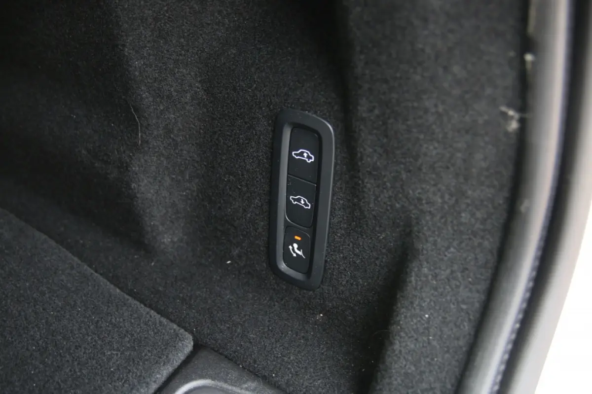 2.0 T6 AWD Ultimate Dark