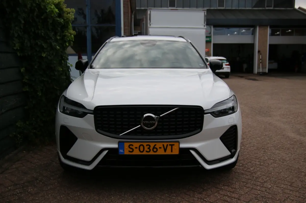 2.0 T6 AWD Ultimate Dark