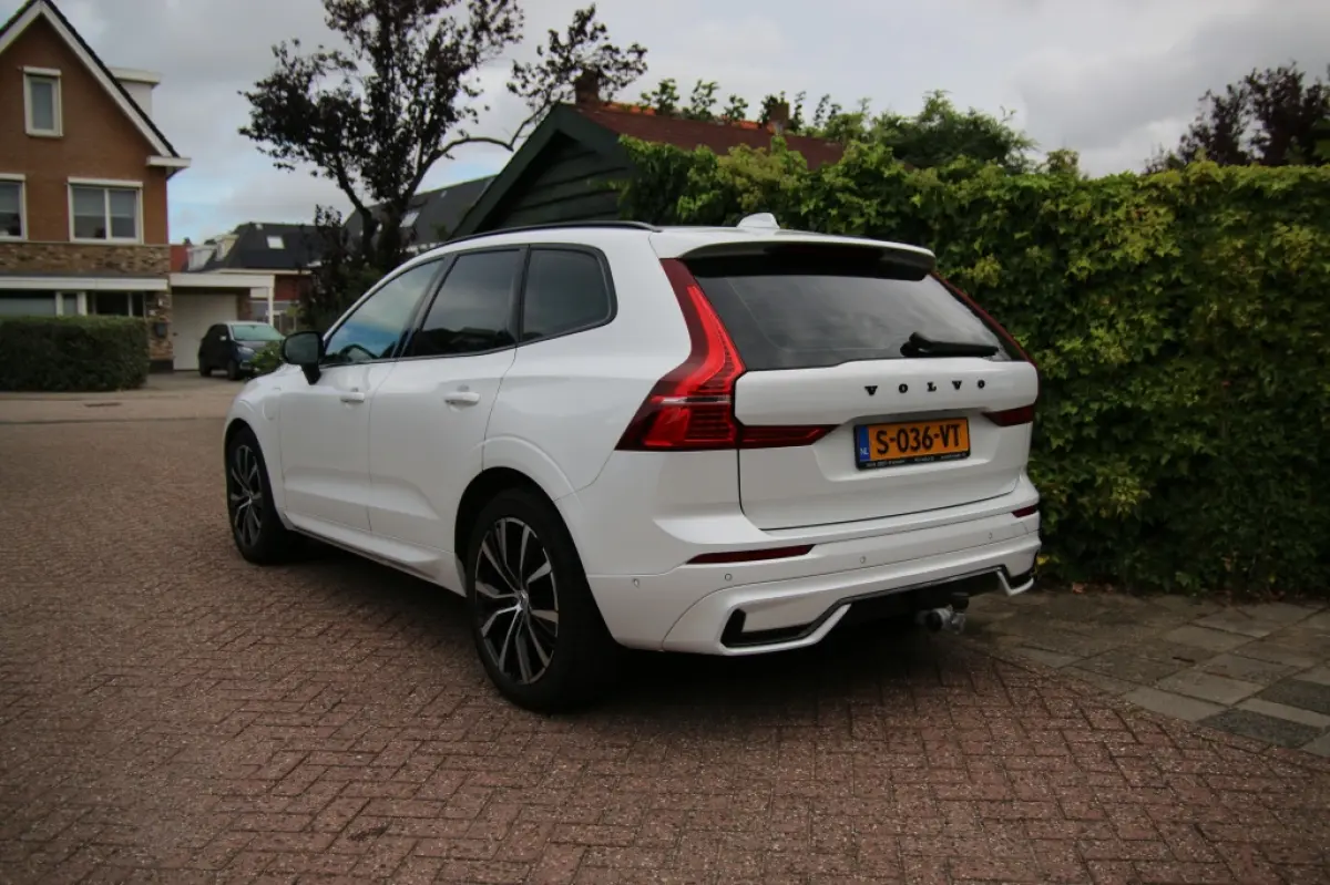2.0 T6 AWD Ultimate Dark