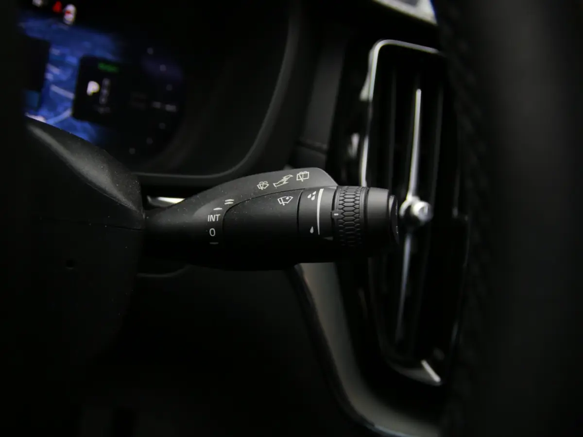 2.0 T6 AWD Ultimate Dark