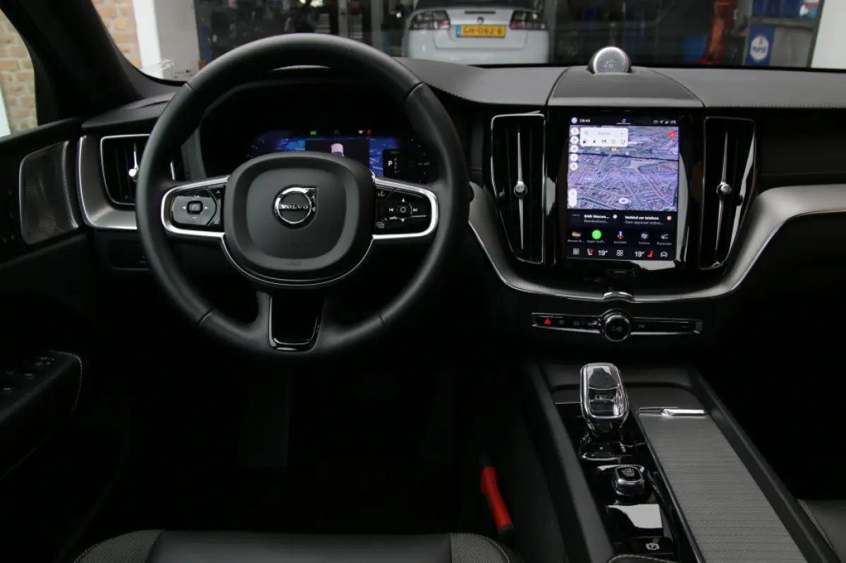 2.0 T6 AWD Ultimate Dark