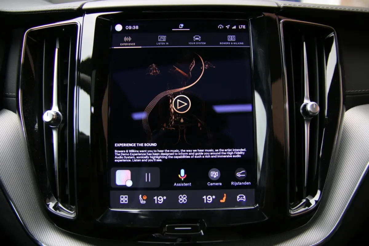 2.0 T6 AWD Ultimate Dark