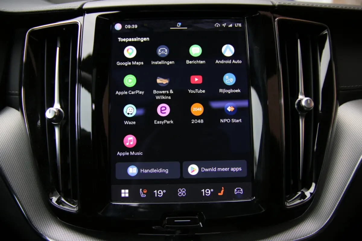 2.0 T6 AWD Ultimate Dark