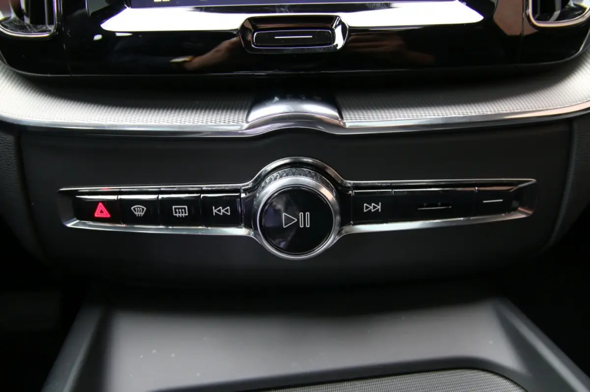 2.0 T6 AWD Ultimate Dark
