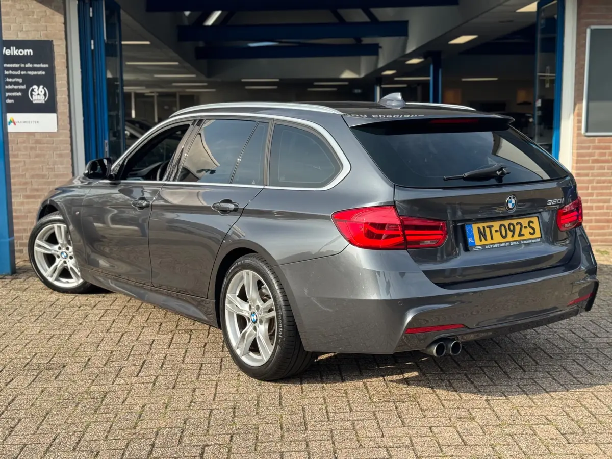 320i High Executive 2017 AUT NAVI LEDER