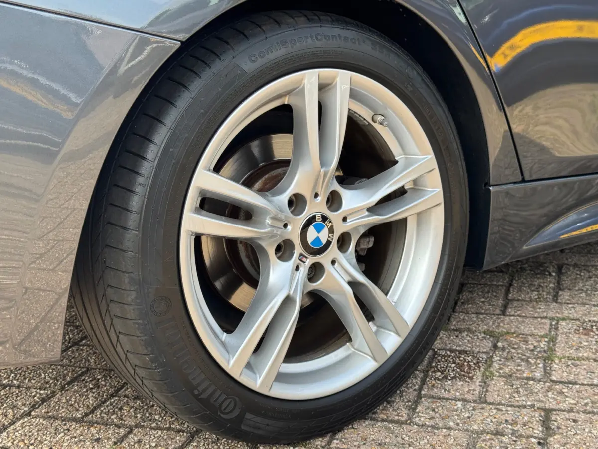 320i High Executive 2017 AUT NAVI LEDER