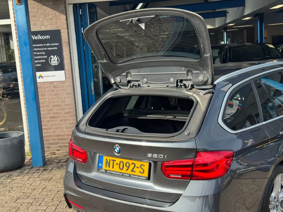 320i High Executive 2017 AUT NAVI LEDER