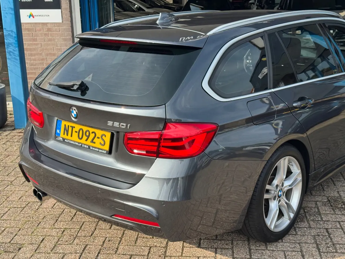 320i High Executive 2017 AUT NAVI LEDER