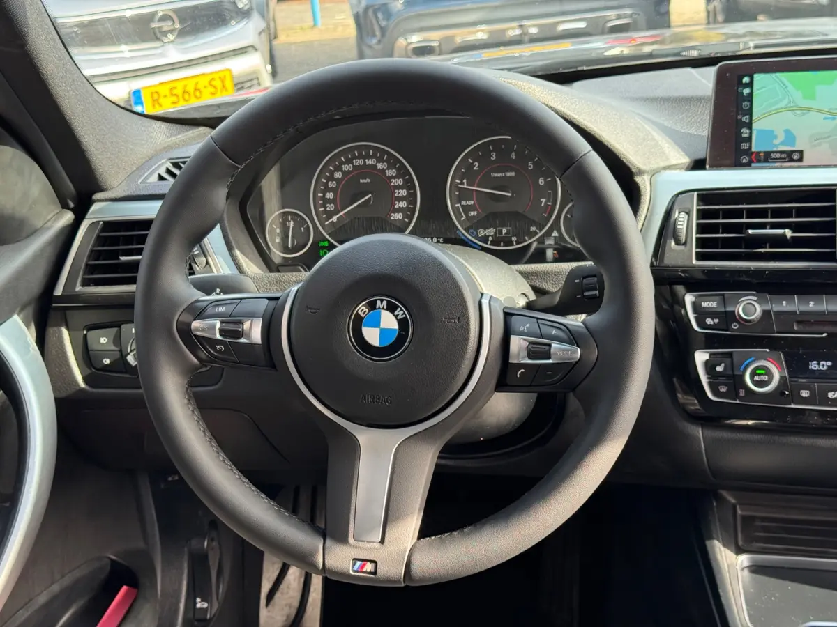 320i High Executive 2017 AUT NAVI LEDER