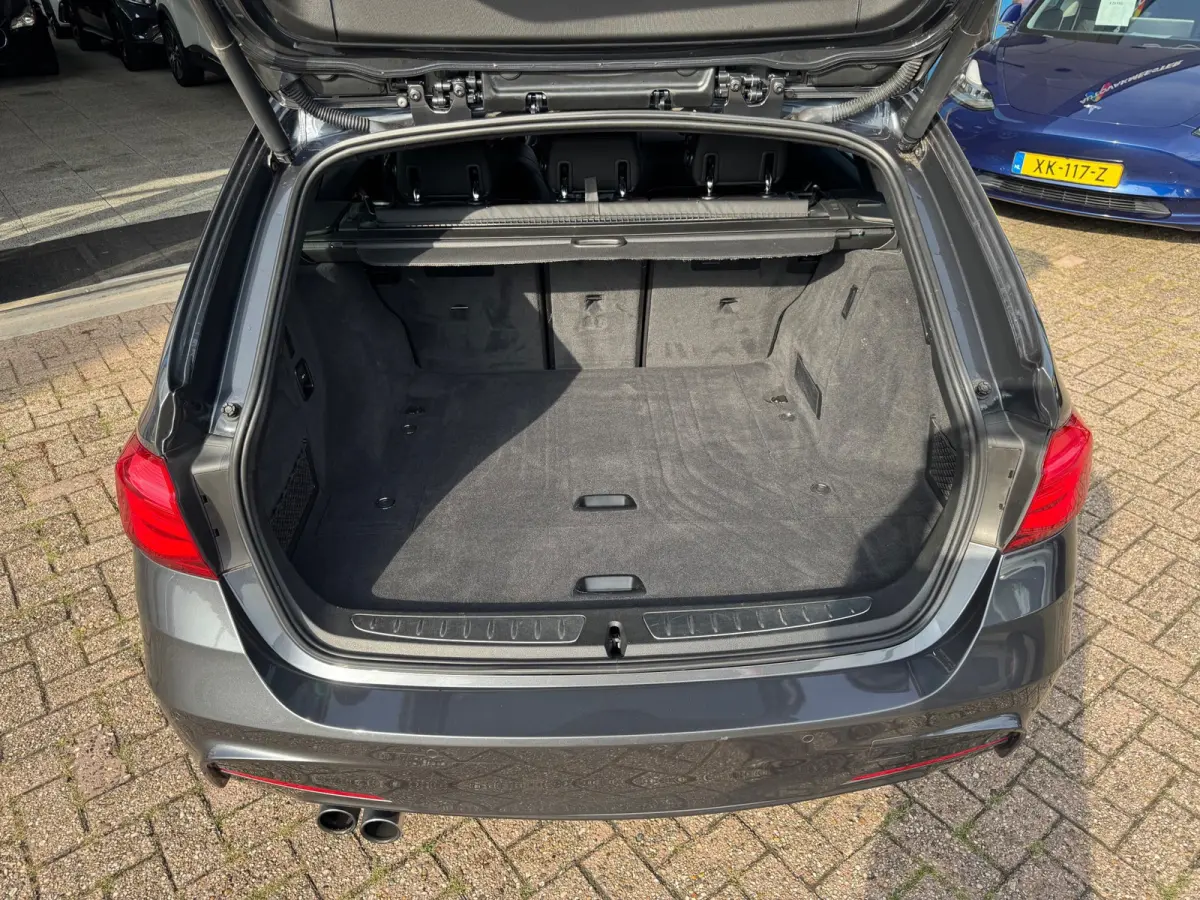 320i High Executive 2017 AUT NAVI LEDER