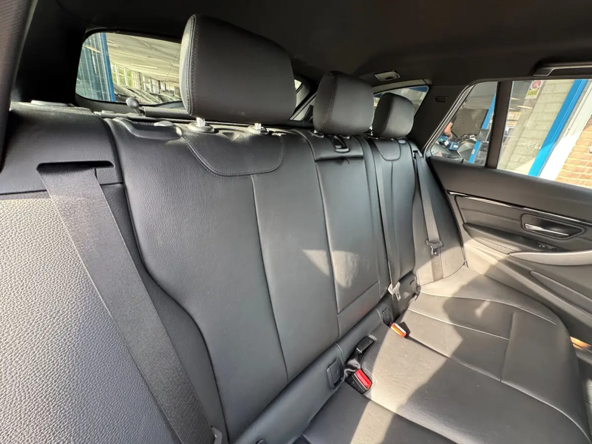 320i High Executive 2017 AUT NAVI LEDER