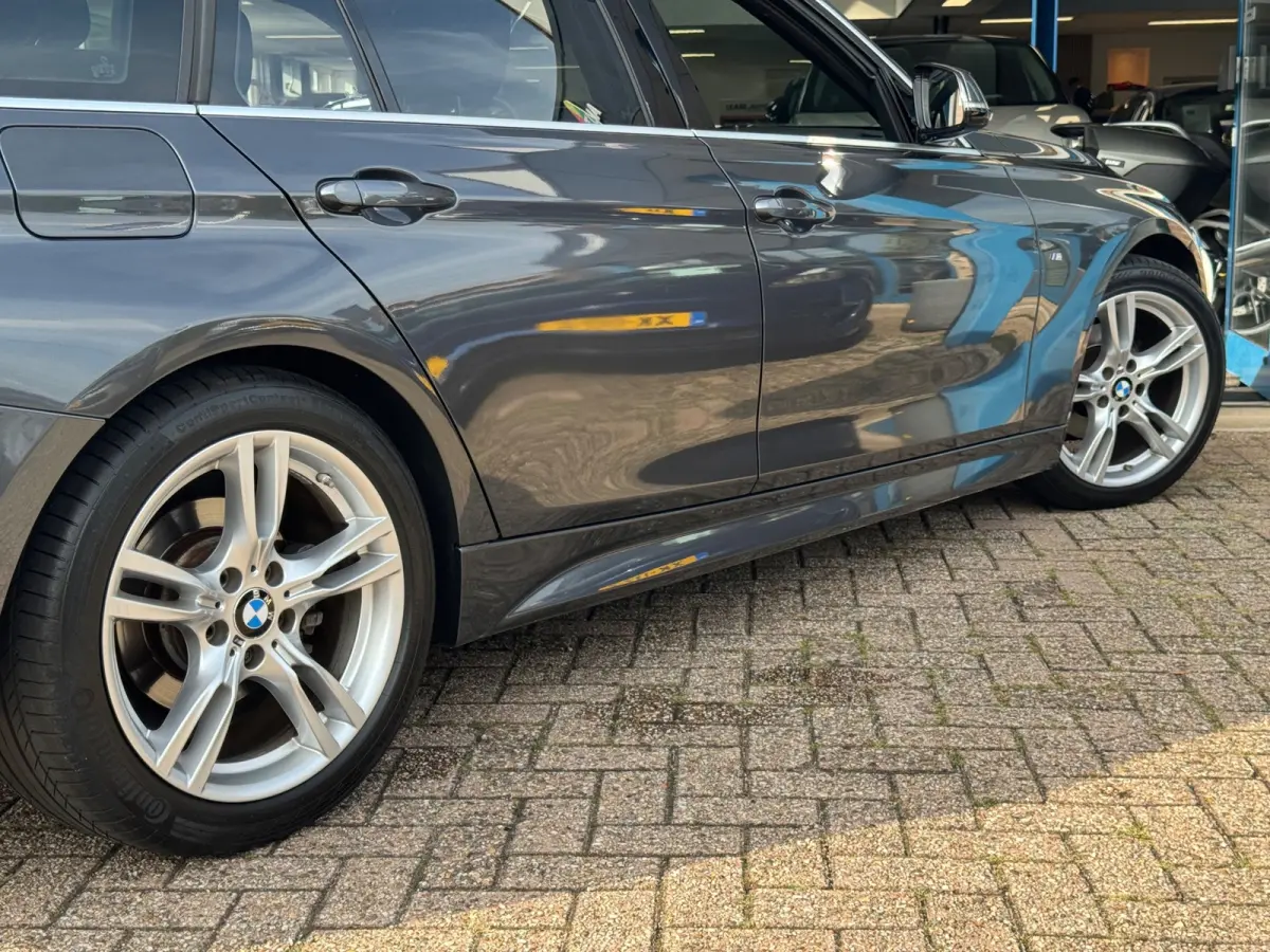 320i High Executive 2017 AUT NAVI LEDER