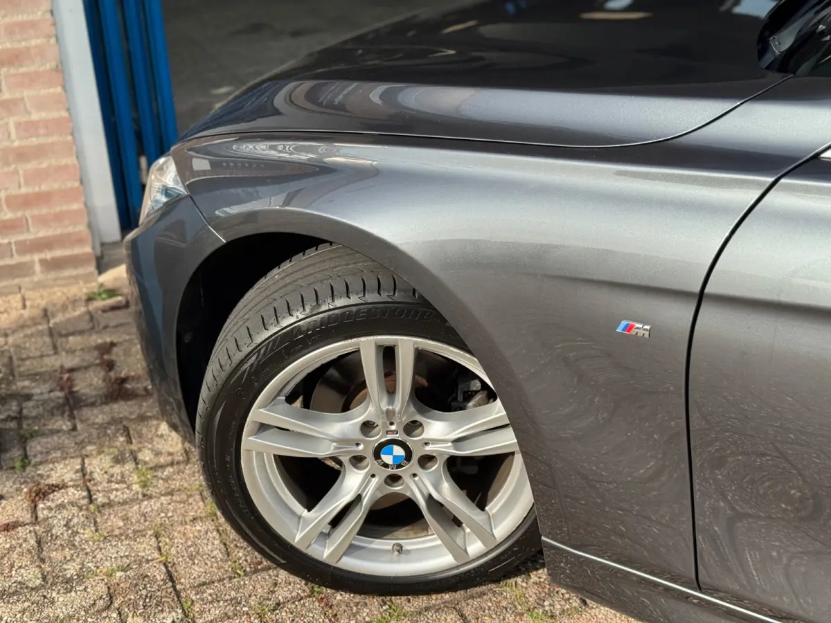 320i High Executive 2017 AUT NAVI LEDER
