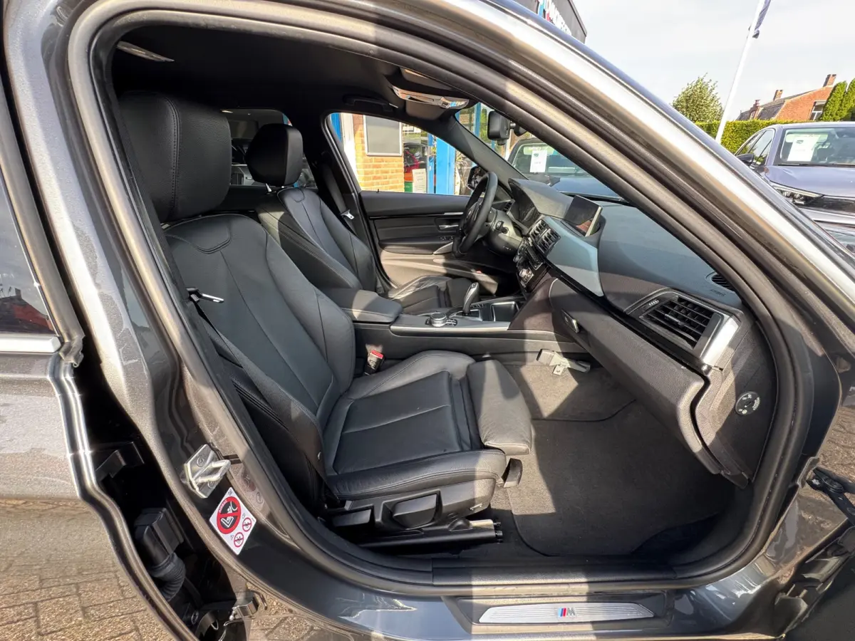320i High Executive 2017 AUT NAVI LEDER
